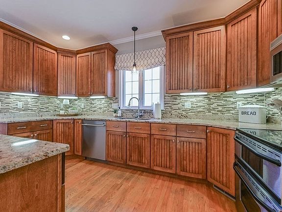 5th image of 353 Purchase St