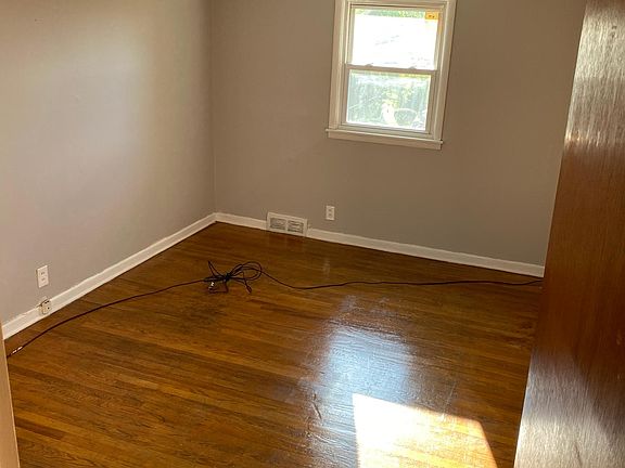 2nd image of 115 Genesee Park Dr #117