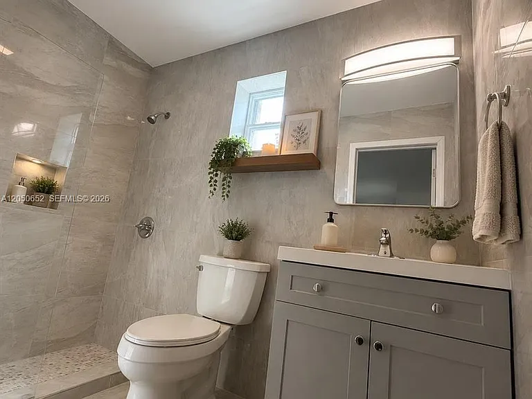 2100 N 52nd Ave — Photo 15