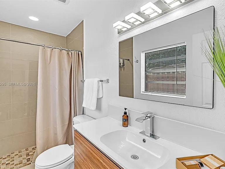 4633 SW 28th Ave — Photo 56