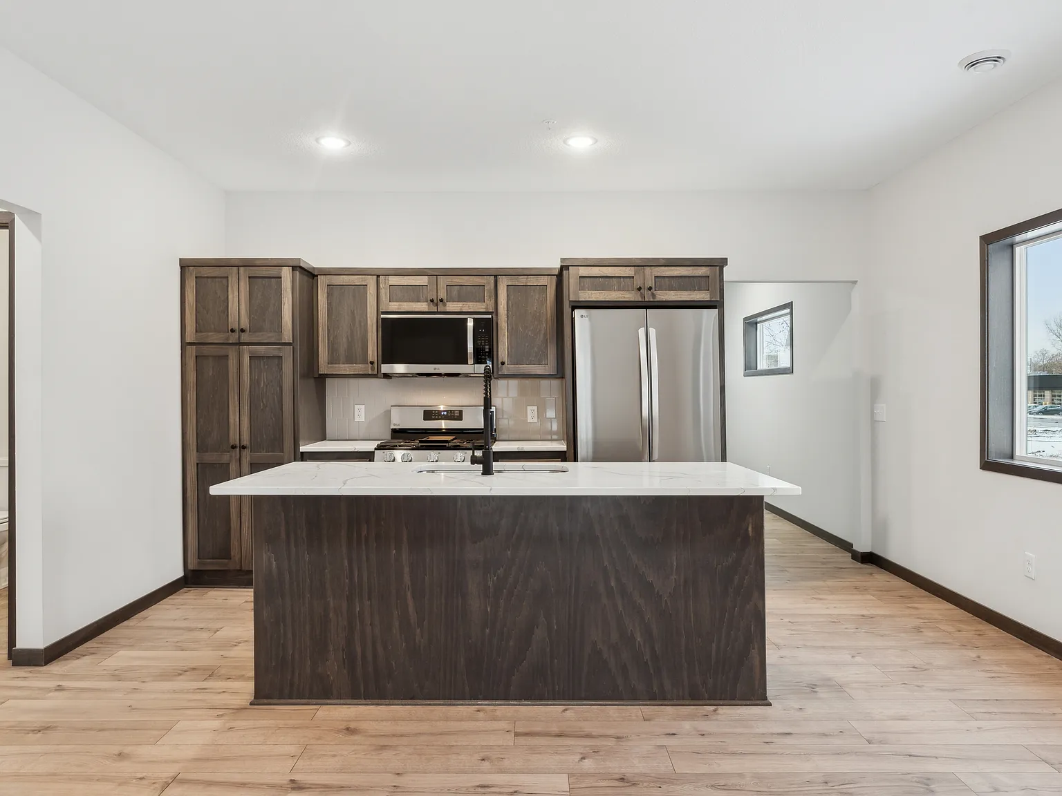 3 bed, 2.5 bath, 2108 sqft, $2,700 — Photo 4