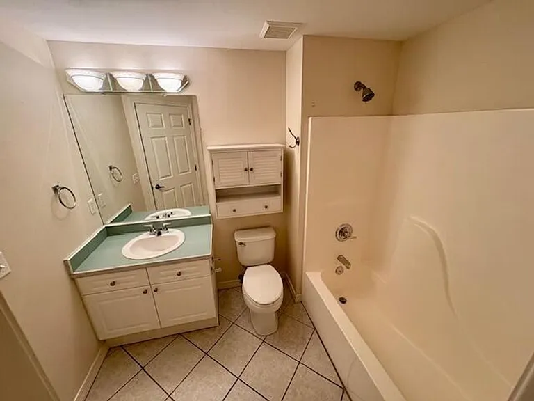 406 Westlake Ct — Photo 21