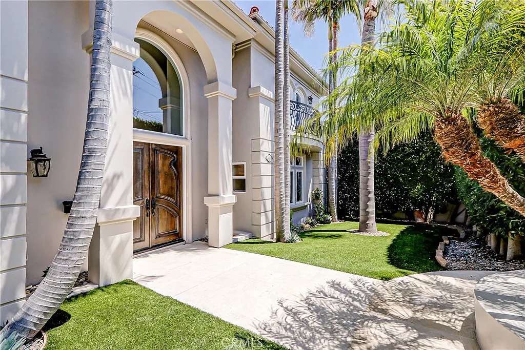 6 bed, 7.0 bath, 4997 sqft, $25,000 — Photo 2