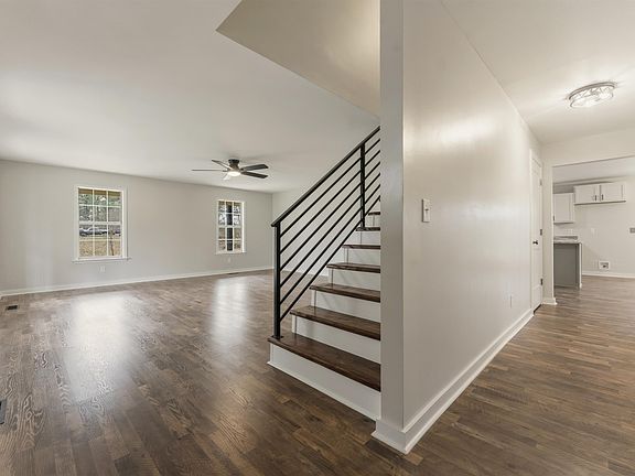 3rd image of 273 Daniel Dr