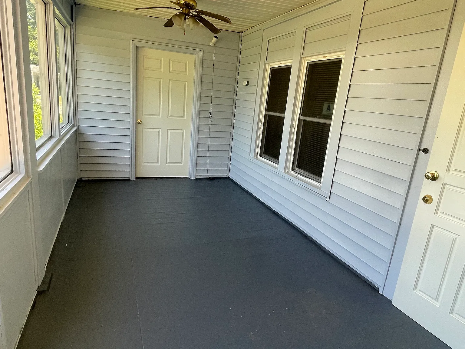 1115 Whitman St — Photo 3