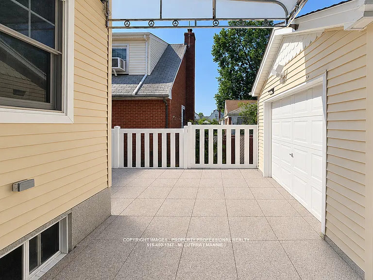 COVERED TILED PATIO