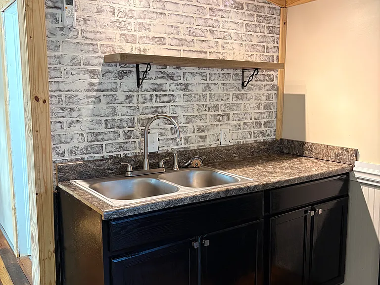 700 Railroad St — Photo 6