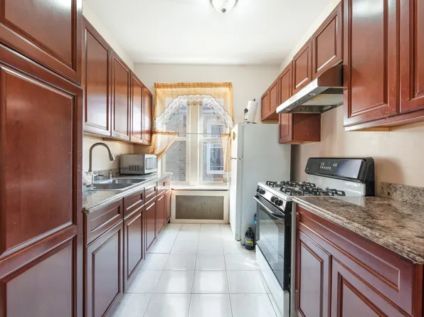 594 East 92nd Street image 6 of 21