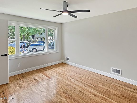 5th image of 71 Reading Ave Floor 2