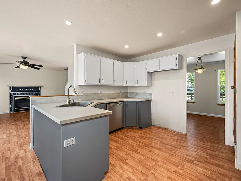 1140 W Starling Ave — Photo 15