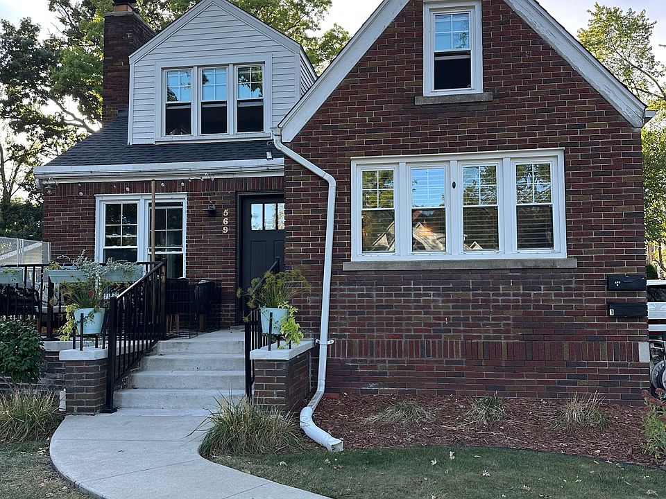 Front of House. Private entrance for the upper is in the back