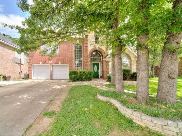 809 Forest Crossing Dr, Hurst, TX 76053