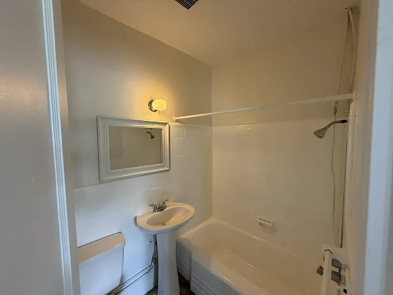 415 W Cypress St #7 — Photo 4