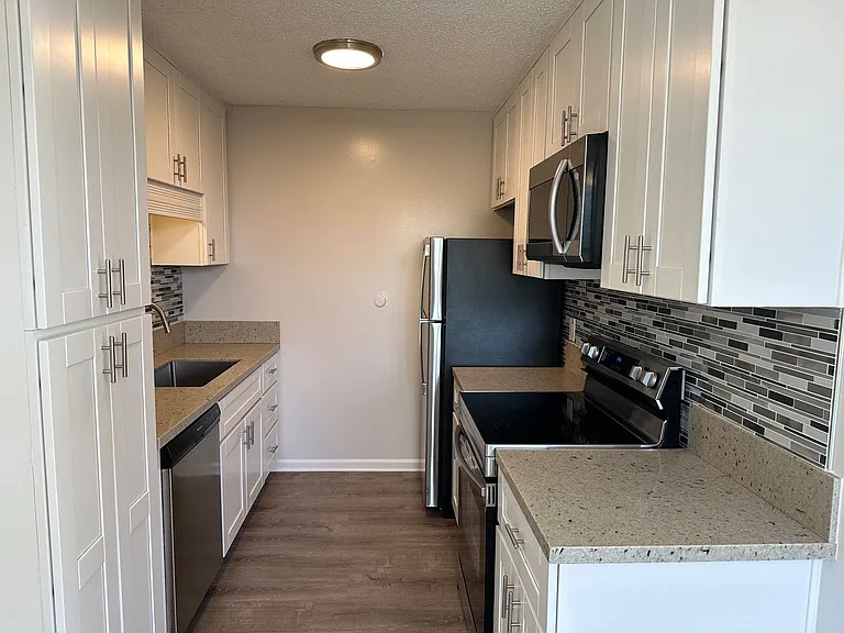 Herschel Apartments — Photo 4