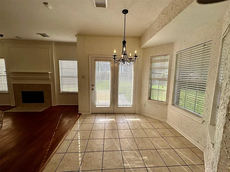 1414 Diamond Brook Dr — Photo 12
