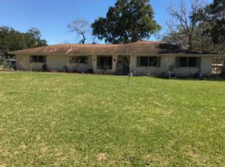 203 S Lazy Ln, Clute, TX 77531