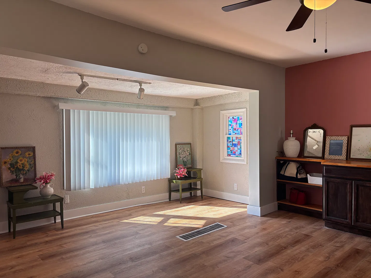 3 bed, 1.5 bath, 1254 sqft, $1,900 — Photo 3