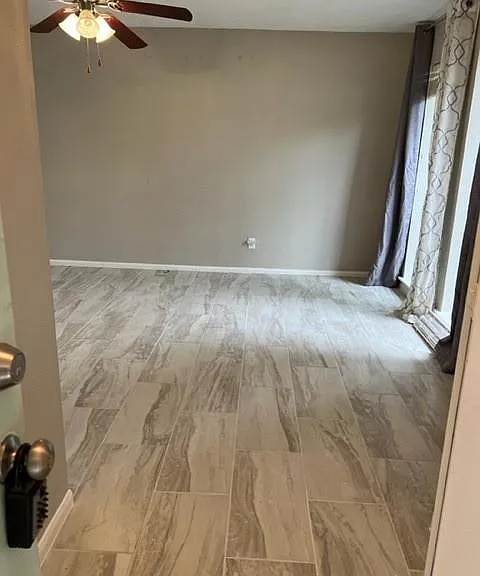 2458 Country Club Dr — Photo 2