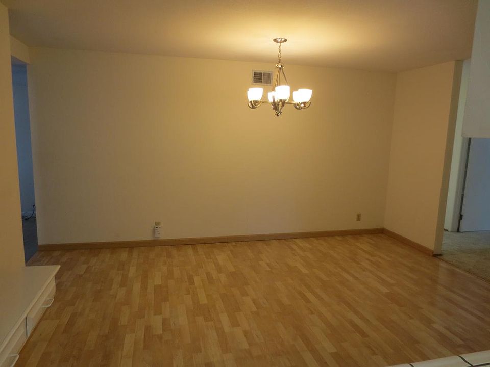 Eating area in kitchen
