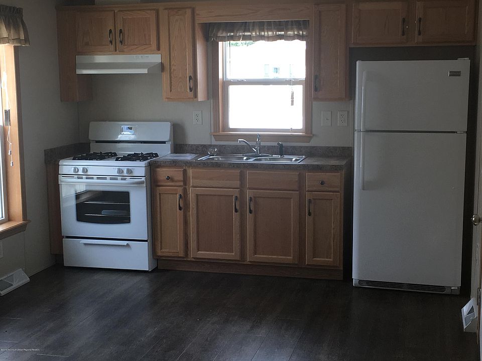 2nd image of 715 Union Ave Unit L