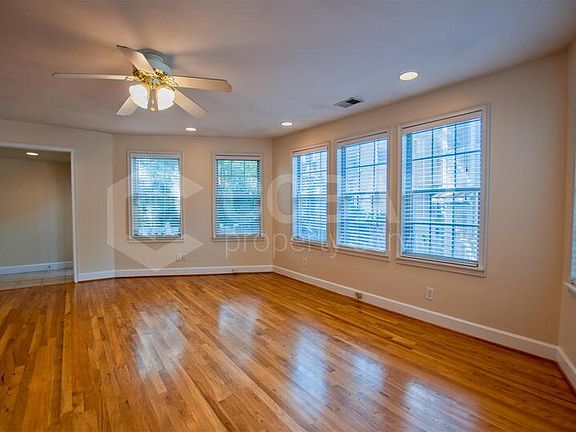 3rd image of 867 Rosedale Rd NE APT 4A