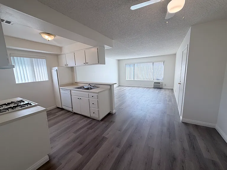 Beach Apartments — Photo 14