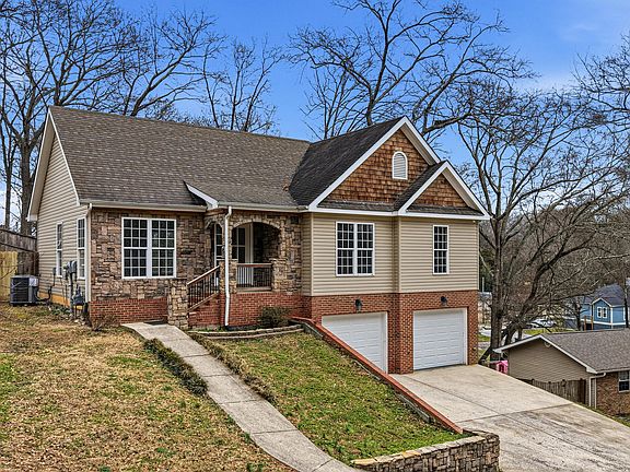 2nd image of 1312 Lynnhaven Cir
