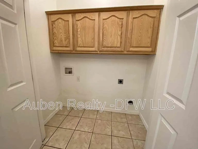 300 E Main St — Photo 17