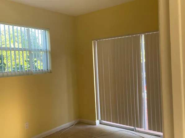 14 NW 169th St #2, Miami, FL 33169