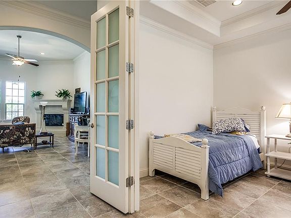 5th image of 900 Saint George Ct