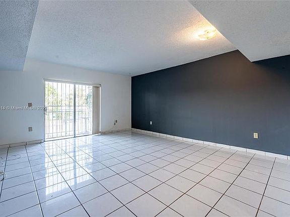 3rd image of 250 NW 107th Ave #205-IV