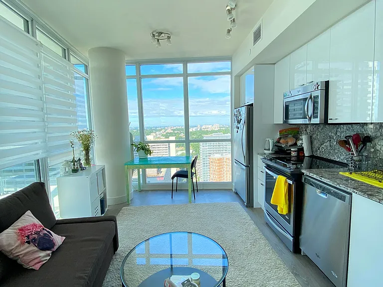 30 Roehampton Ave #2802 — Photo 3