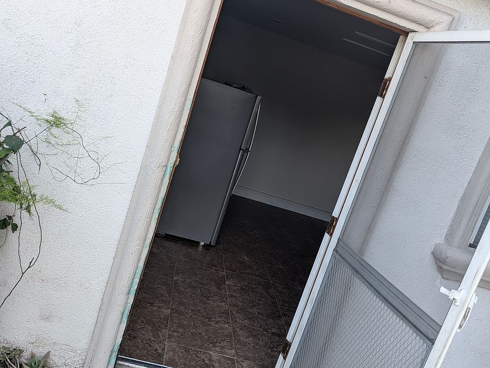 1st image of 10403 Pangborn Ave #1