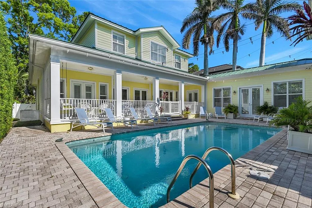 6 bed, 5.5 bath, 3811 sqft, $49,500 — Photo 1