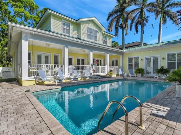 362 2nd Ave N, Naples, FL 34102