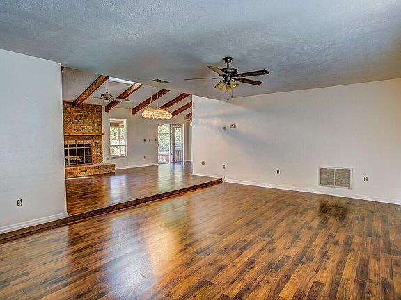 5th image of 126 E Cumberland Cir