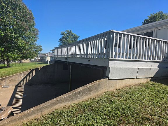 5th image of 809 Greenway Dr