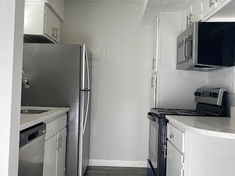 Summerwind Apartments — Photo 20