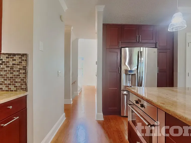 405 Ashington Ct — Photo 7