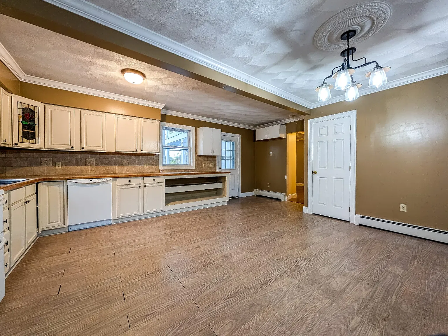 3 bed, 1700 sqft, $2,400 — Photo 4