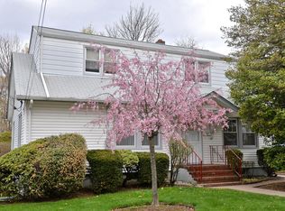 32 Harper Ter, Cedar Grove, NJ 07009