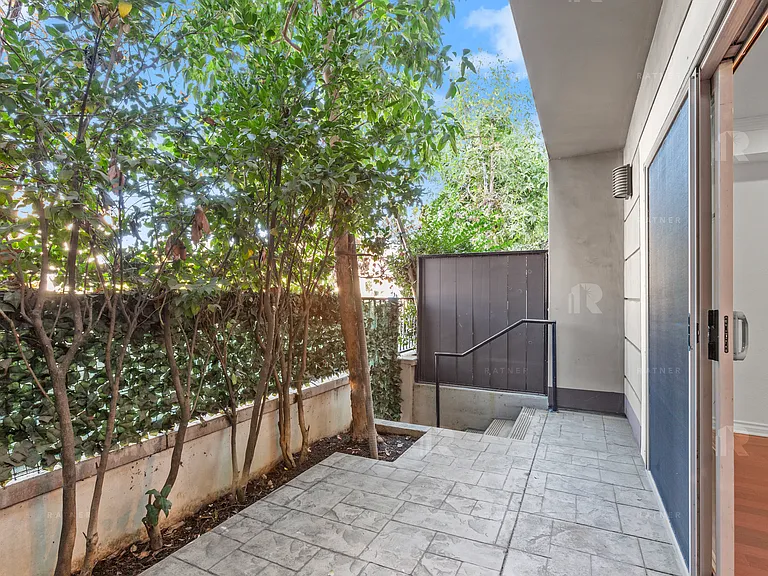 5056 Laurel Canyon Blvd — Photo 5