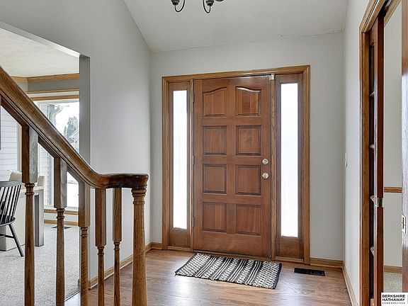 3rd image of 6617 S 107th St