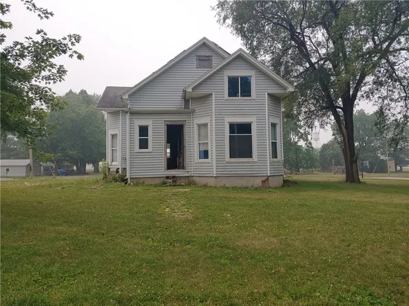 409 N Madison St, Kansas, IL 61933