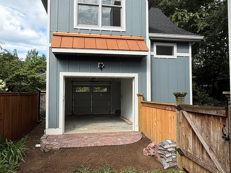 330 Chesterfield Ave — Photo 2