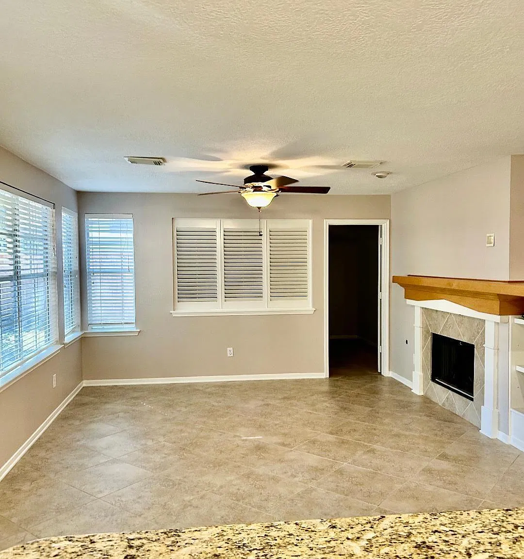 4 bed, 2.5 bath, 2716 sqft, $3,350 — Photo 4