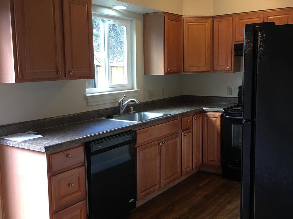 1st image of 955 Vermont St APT 3