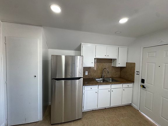 4th image of 1031 W 91st St #B
