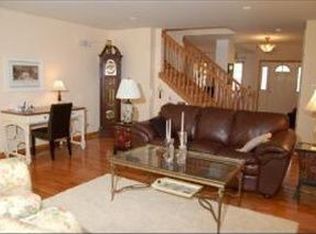 907 Holly Ct, Dundee, IL 60118