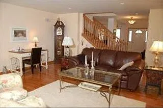907 Holly Ct photo 1